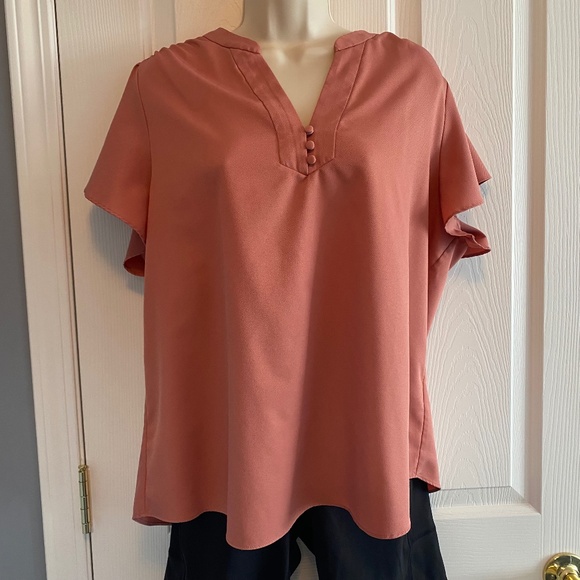BUY 2 ITEMS GET 1 FREE - RW&Co Flutter Sleeved Blouse in Salmon Sz XL - Picture 1 of 6